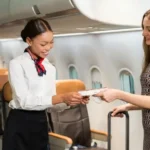 fluggast schlägt stewardess