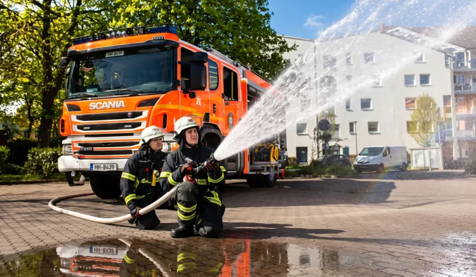 Feuerwehr 2026: Ausbildung, Voraussetzungen und aktuelle Großeinsätze feuerwehr